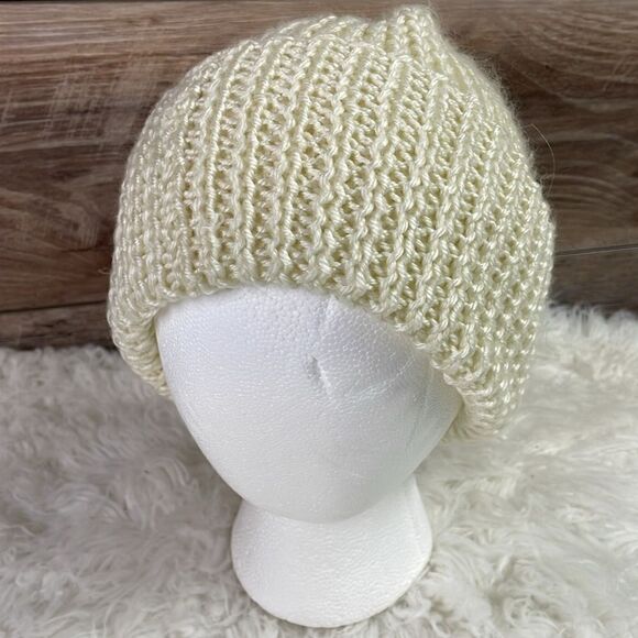 Crocheted Chunky Knit Beanie Hat Off White Adult Size - Picture 1 of 9